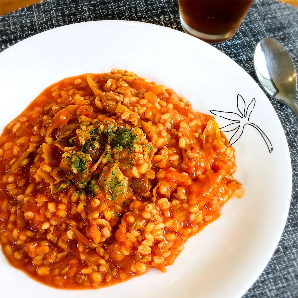 今日のお家で一人ランチは
マダム とんちんさんの料理 すぐ出来る🍅トマトジュースともち麦のリゾット✨
メチャ旨‼️|ミッチ☆ママさん