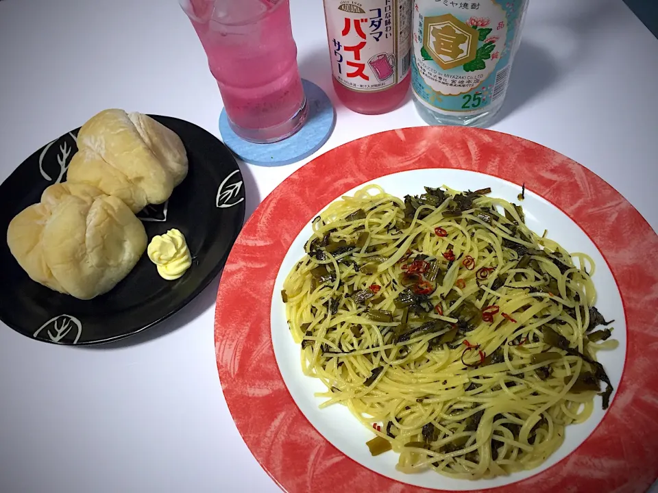 今宵は、野沢菜の油炒めパスタ🍝とか。
#野沢菜の油炒めパスタ
#こめこパン
#バイスサワー|Kojiさん