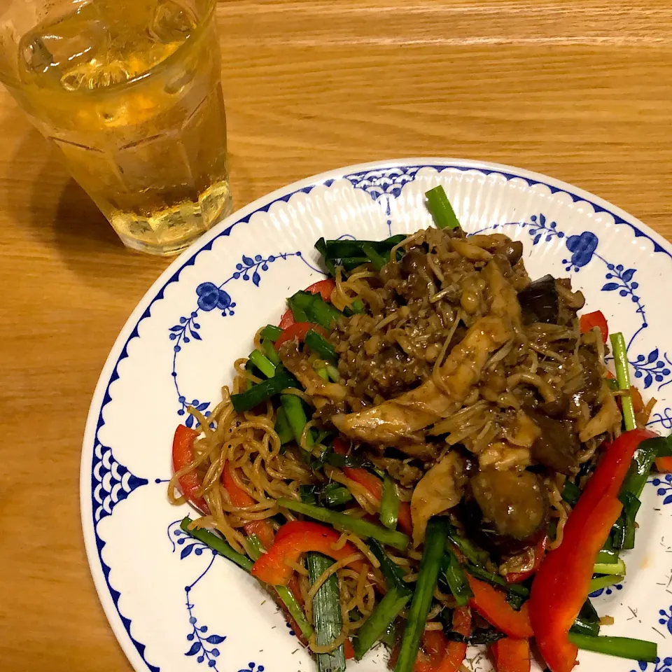 韮パプリカ焼きそば🍝 ドライカレーがけ🍛w|Jean Nobyさん