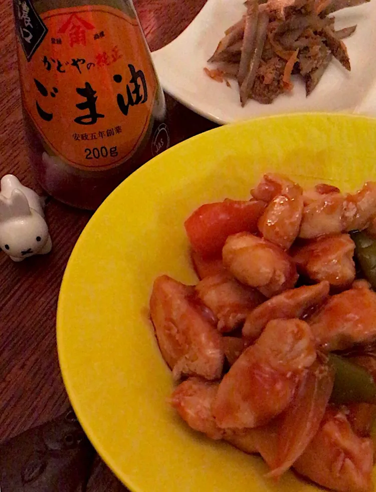 Snapdishの料理写真:かどやの濃厚ごま油を使って #きんぴらゴボウ  #酢鶏  #かどやの純正ごま油濃口|小松菜さん