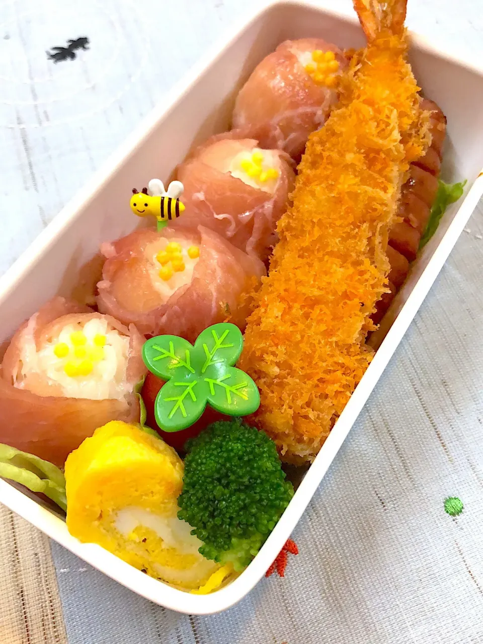 生ハムお花お握りお弁当🌸|Yuki Kawasumiさん