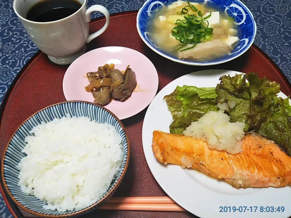 よねばーばの朝ごはん
鶏レバーの甘煮
鮭に大根おろしとサニーレタス添え
豚汁風味噌汁
ご飯、コーヒー|yoneばーばさん