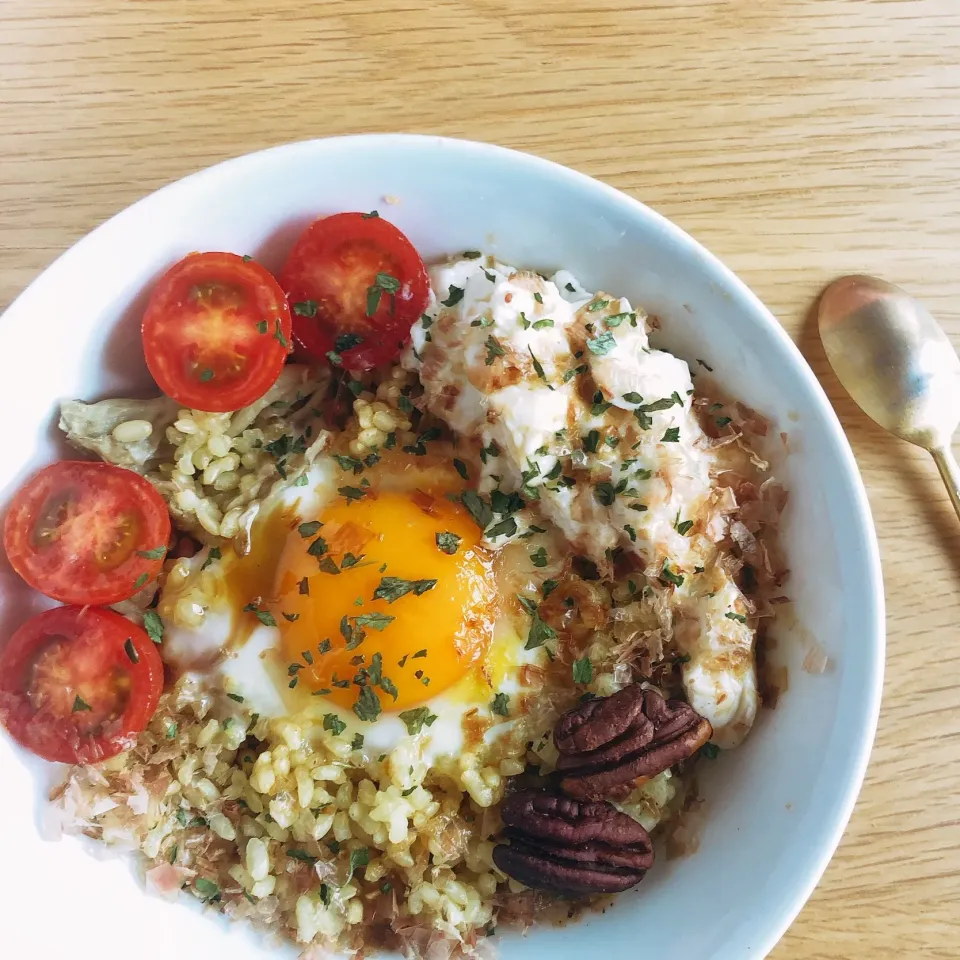 トマト&豆腐どんぶり🍅🍚
ごま油をたらり✨|sakiさん