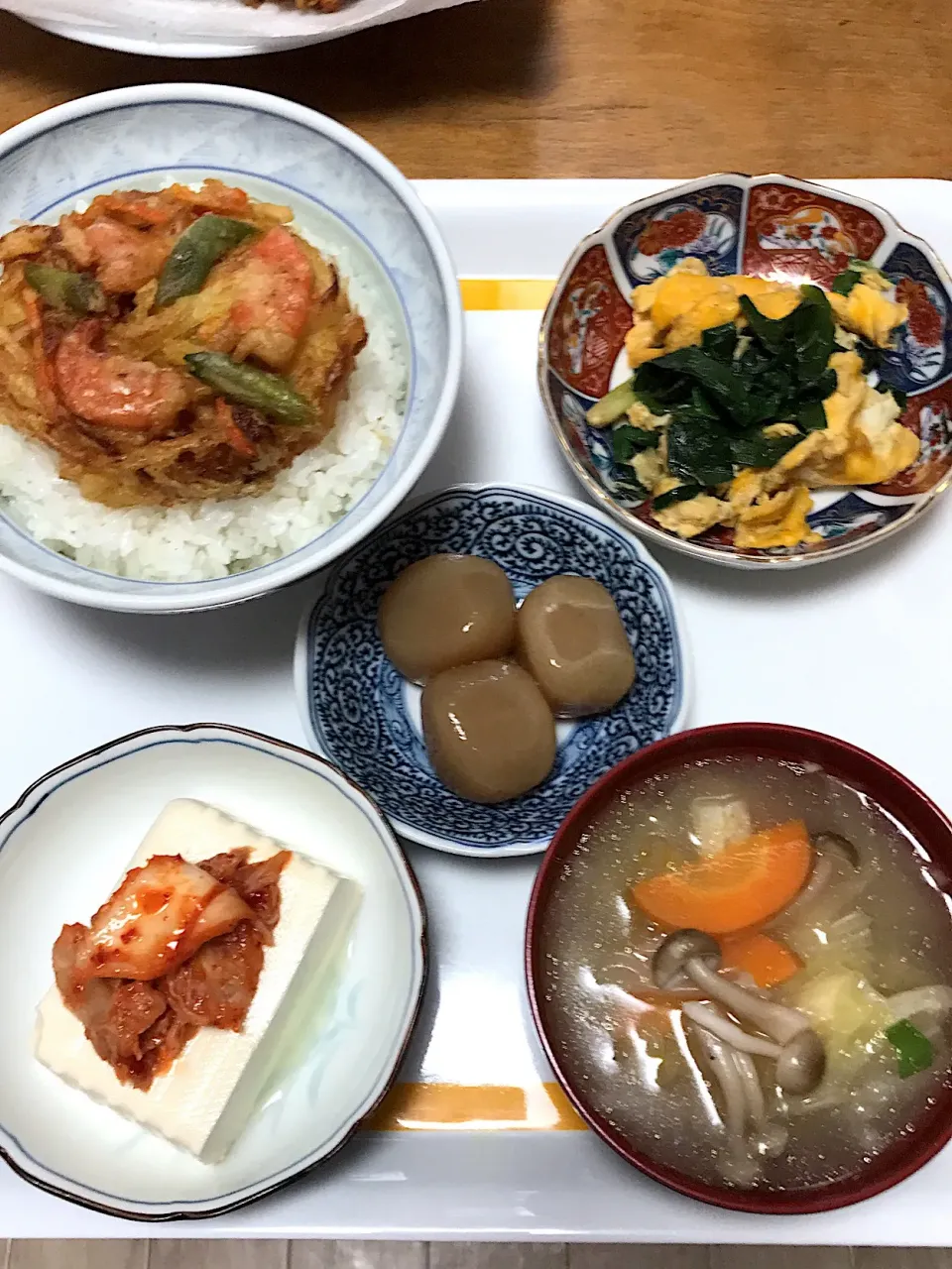 Snapdishの料理写真:かき揚げ丼とニラの卵とじ|okeiko🎶さん