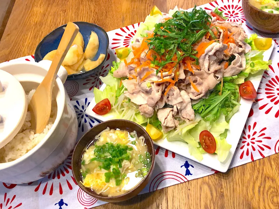 冷しゃぶ
えのきと卵のお味噌汁
もち麦ごはん
桃|ヒヨリ飯さん