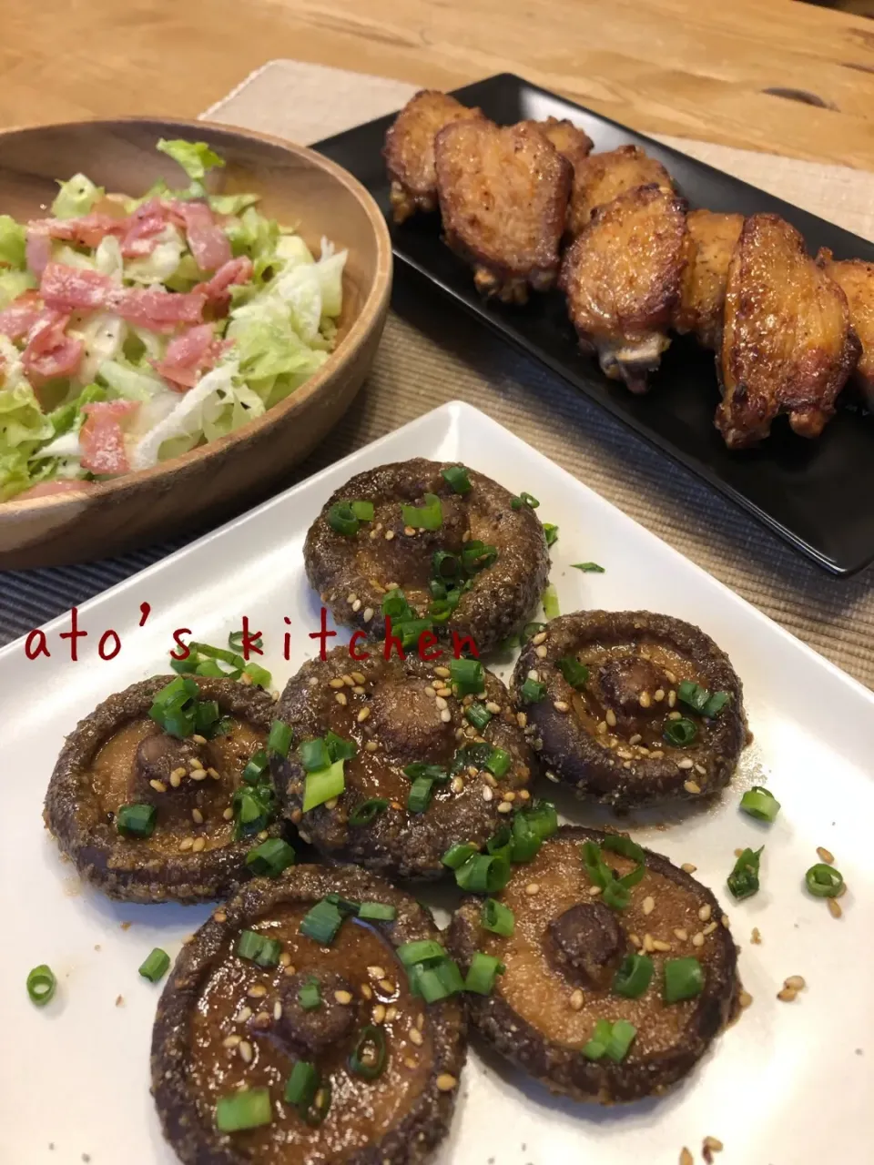 からあげビールさんの料理 ヘルシーおつまみ♪ビッグ椎茸の甘辛スパイシー胡麻絡めステーキ
2019/07/17🌿
シーザーサラダ   手羽中の醤油焼き🌿|あとさん