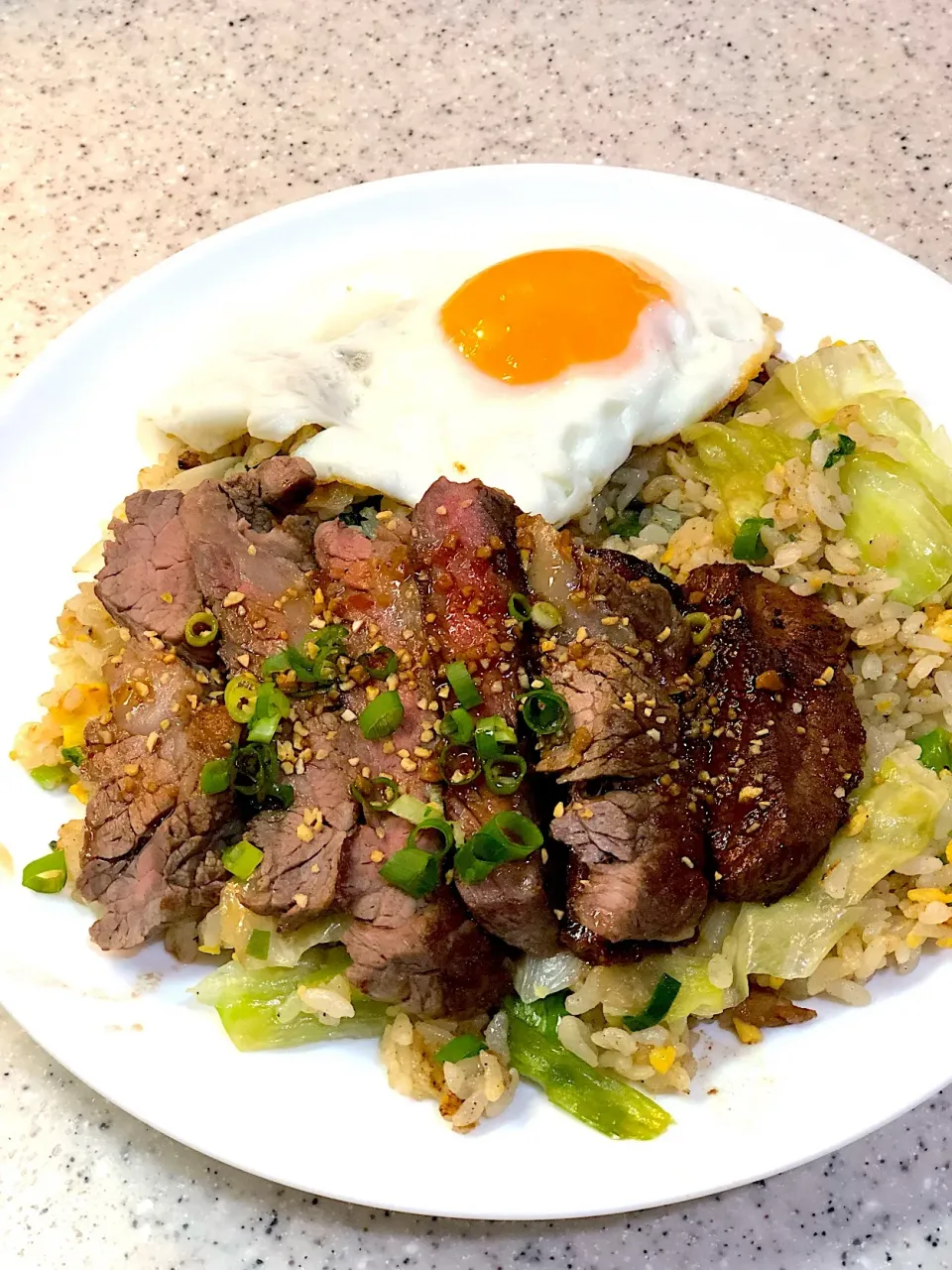 One plate Lettuce Fried Rice w/ Garlic Steak|Ronaさん