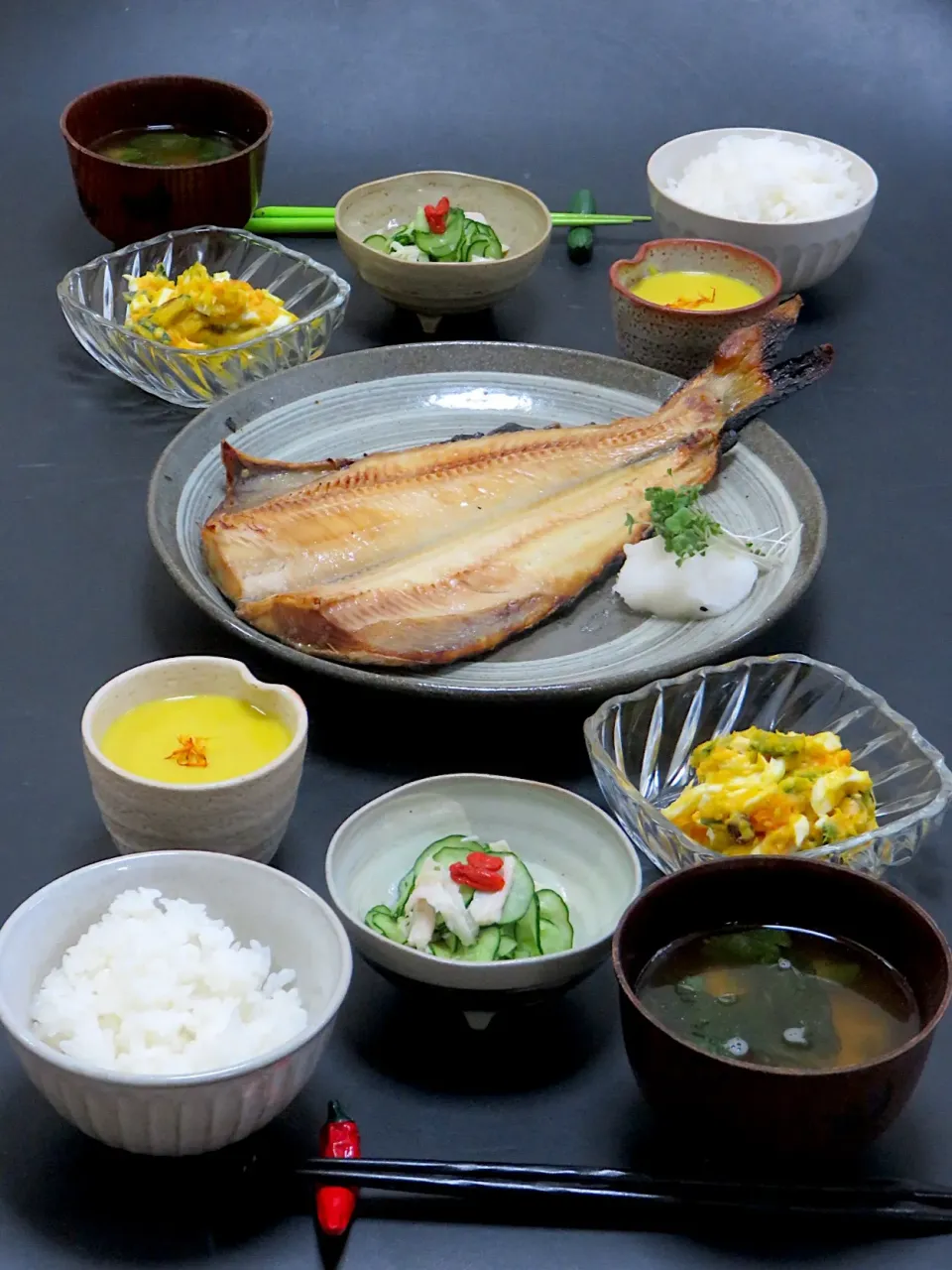 7月14日
今晩は、ほっけの焼き物、南瓜サラダ、胡瓜と鳥ハムの酢の物 枸杞、南瓜のすり流しゼリー寄せ、わかめと茸の味噌汁、ご飯|akazawa3さん