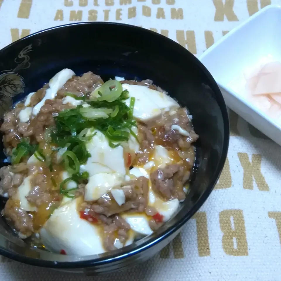 2019/07/18
ぽき。さんの料理 主人の大好物♡レンジでウマウマ麻婆豆腐丼。|ちいたんさん