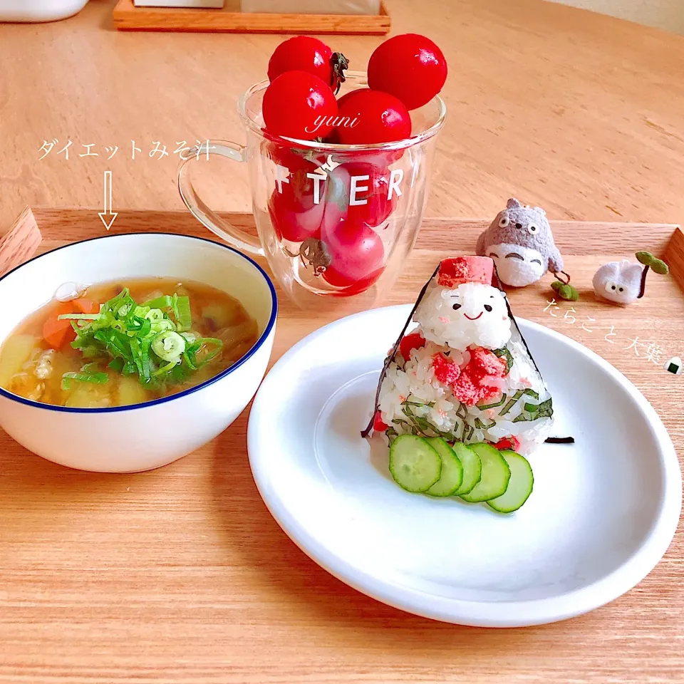 🍙朝ごはん は ダイエットみそ汁 と
      たらこ と 大葉🌱 おにぎり🍙|🌸yuni🌸さん