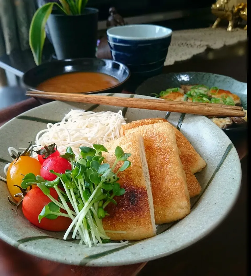 Snapdishの料理写真:ｶﾚｰつけ豆腐そうめん|まりおさん