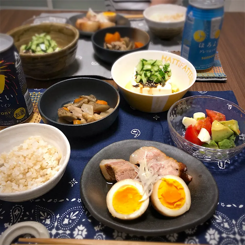 Snapdishの料理写真:夜ごはん(7/17)
✳︎玄米ご飯
✳︎煮豚と煮卵
✳︎ごぼうの煮物
✳︎アボカドとトマトのサラダ
✳︎胡瓜と塩昆布の冷奴|さっちんさん