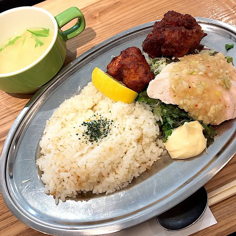 蒸し鶏・唐揚げ(もも、むね)の合盛り定食@築地揚げ鳥(有楽町)|塩豚骨さん