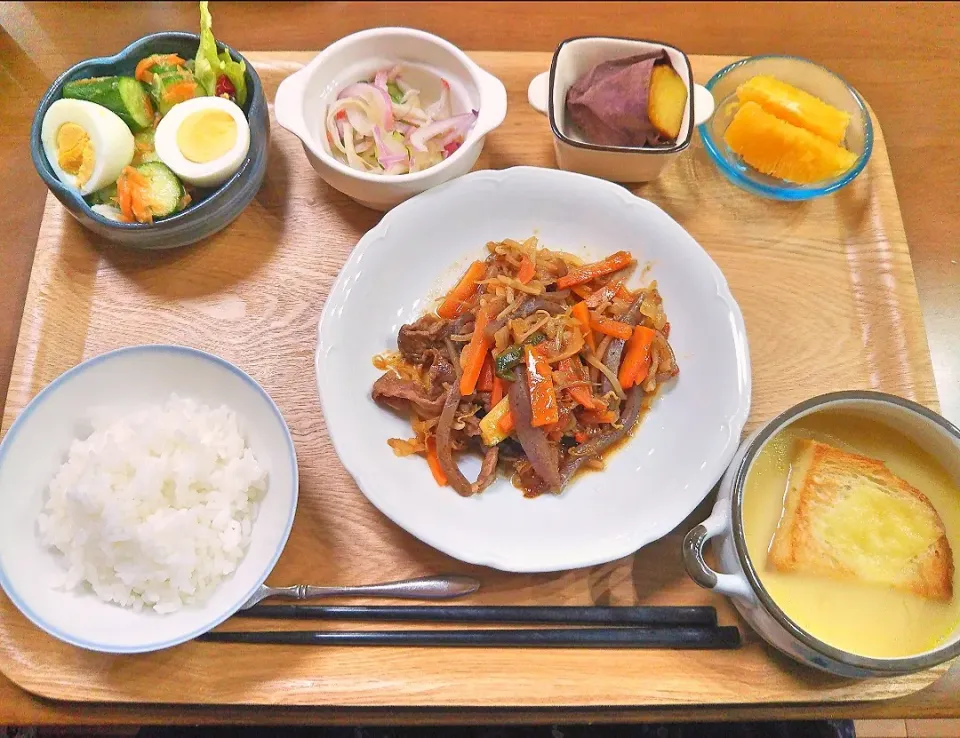 昼御飯

プルコギ
カレー味スープ
酢の物
サラダ
焼き芋
オレンジ|えりこさん