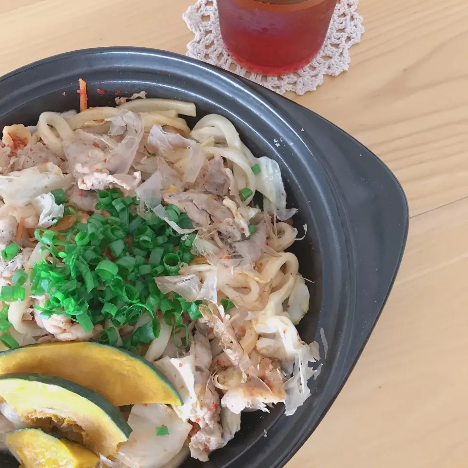 Snapdishの料理写真:レンジで豚キムうどん(*´罒`*)お昼ご飯|サチャンさん