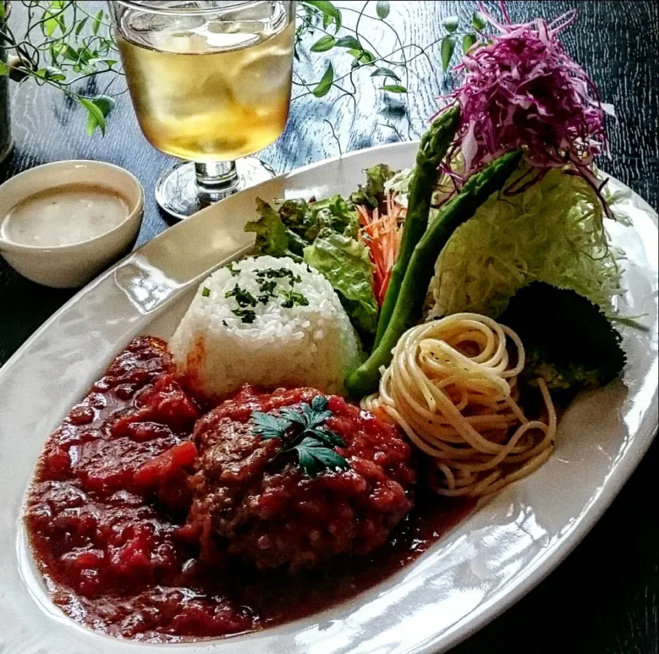 フレッシュトマトの煮込みハンバーグ作りました💕|瑞さん