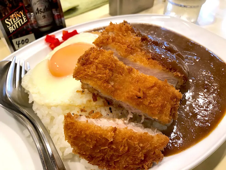 Snapdishの料理写真:目玉カレー、カツトッピング🍳🍛|buhizouさん