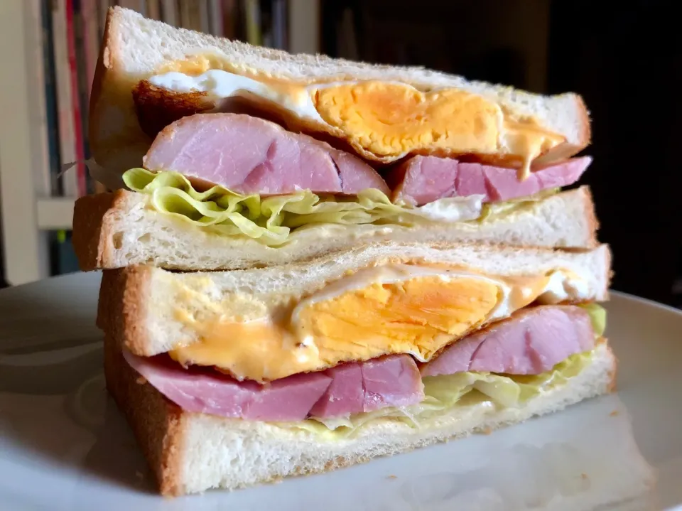 立派な骨つきハムを頂いたのでホットサンド🥪|マユマユさん