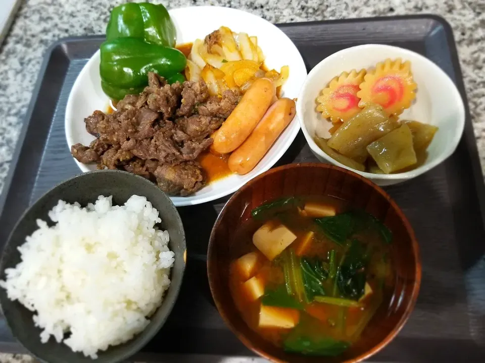 焼き肉
蒟蒻となるとの煮物
味噌汁|あぁちゃんさん