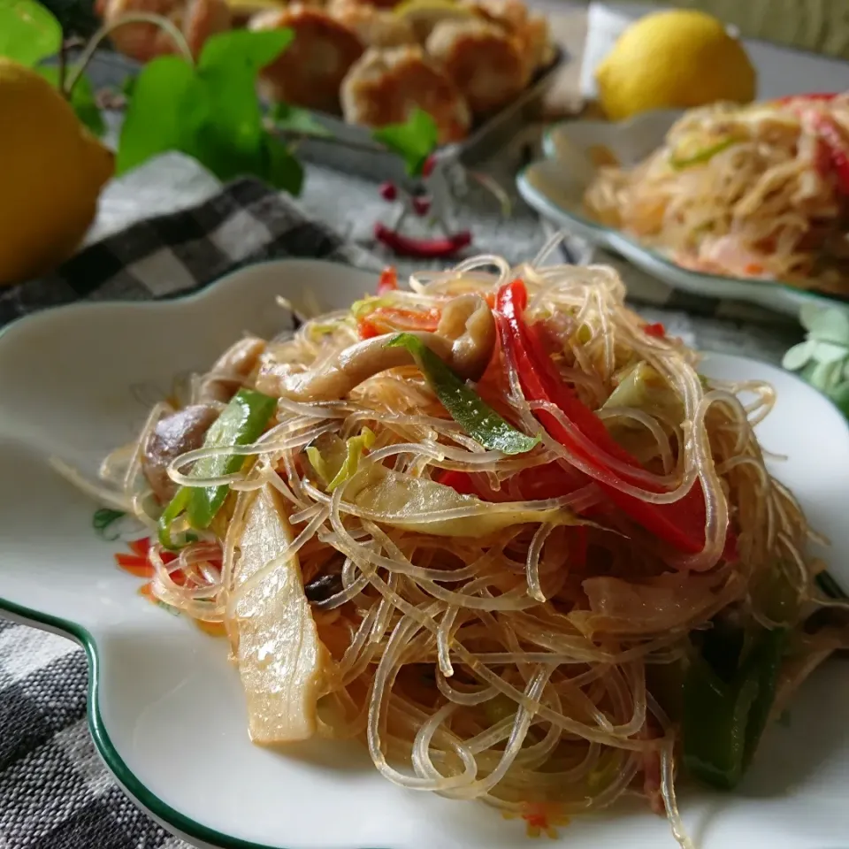 Snapdishの料理写真:容子さんの料理 胡麻油香る☆夏野菜のチャプチェです✨|とまと🍅さん