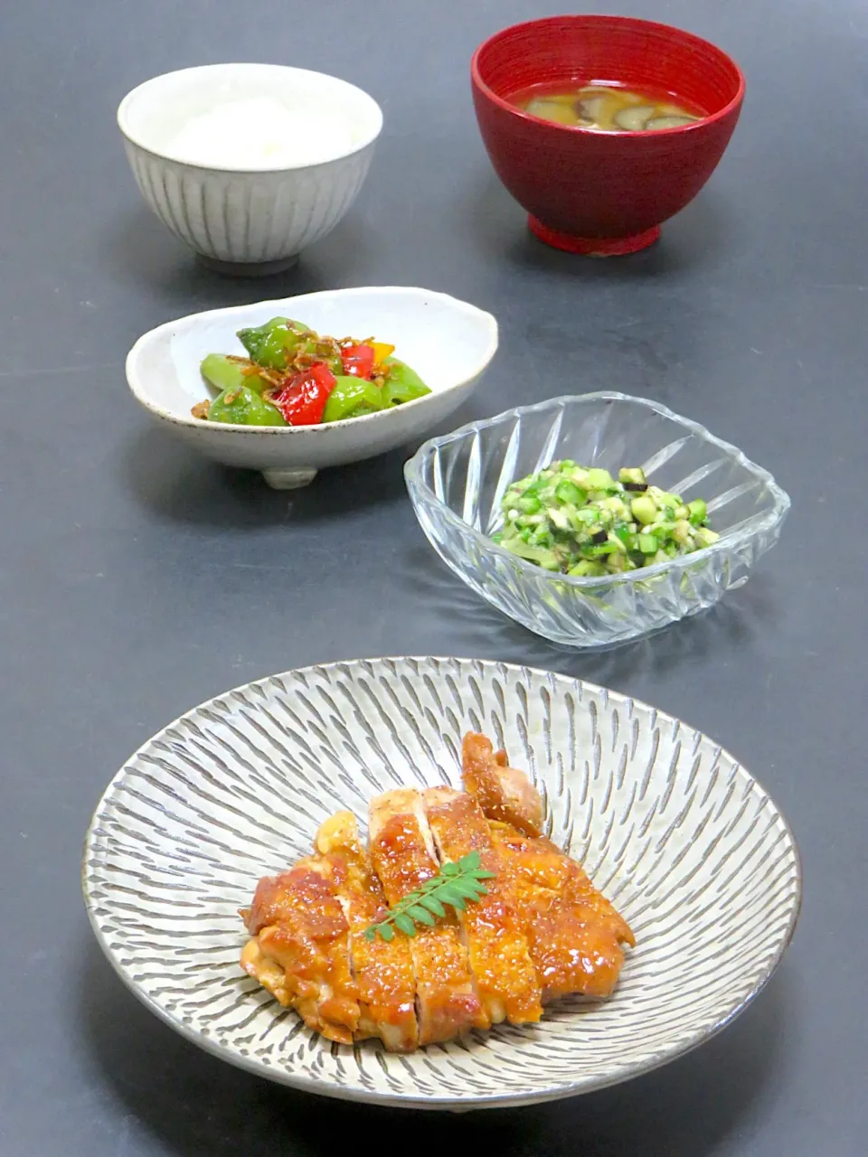 7月16日
今晩は、鶏肉山椒焼き、旨いだし、万願寺とうがらしとパプリカの網エビ炒め、茄子と舞茸の味噌汁、ご飯|akazawa3さん