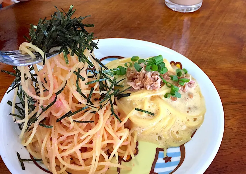 明太パスタと納豆パスタの2色盛り|さんだーさん