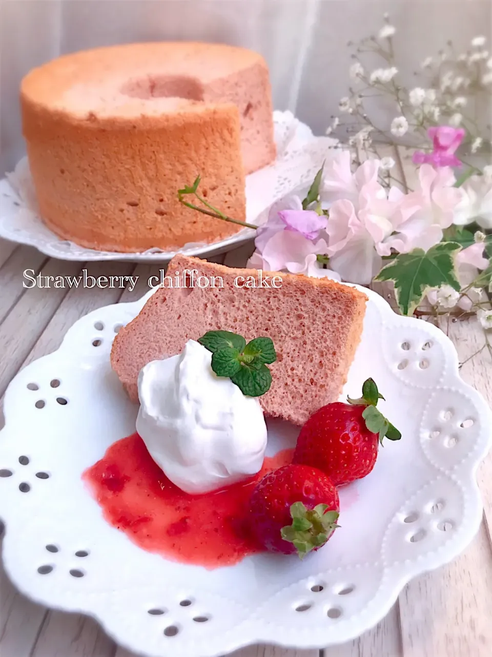 Snapdishの料理写真:ストロベリーシフォンケーキ🍓  #夜な夜なスイーツ🌃🌙*°|ばろんさん