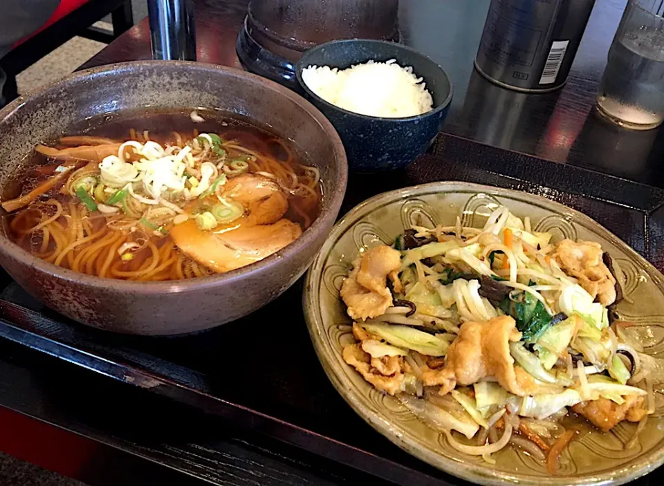 昼ごはん☀️☀️☀️       週替わりランチ🍴   ラーメン🍜と野菜炒め|ぽんたさん