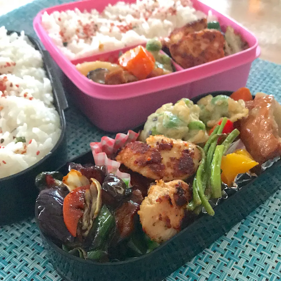 今日のお弁当🍱
チキンのチーズパン粉焼き
大根の煮物
ナスの味噌炒め

今日も雨続きの空
今週もあと少し
頑張ってまいりましょう٩( 'ω' )و

今日も気をつけて
いってらっしゃい👋😊|mokoさん