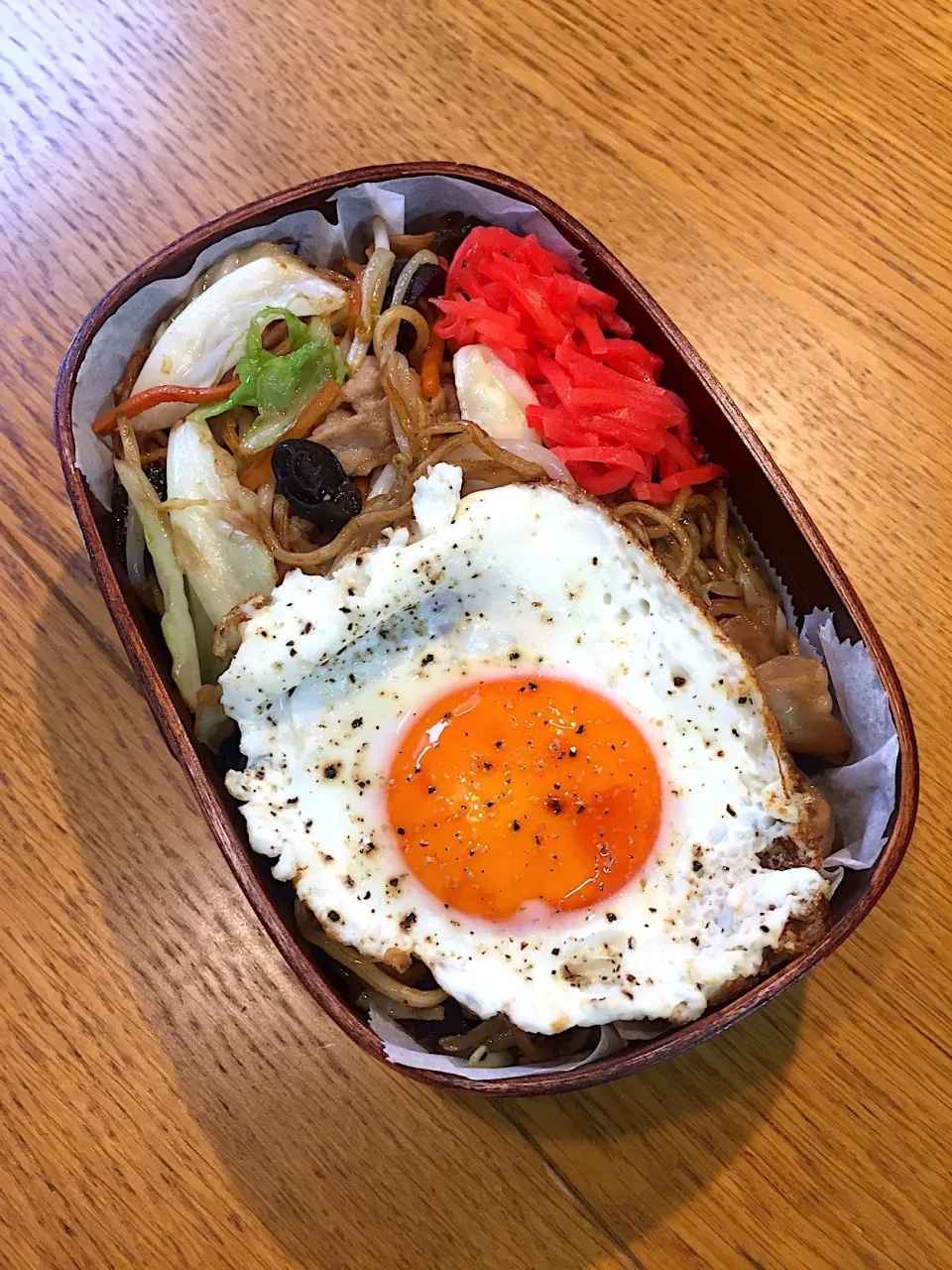 1学期最後 息子君弁当  焼きそば目玉焼のせ|まつださんさん