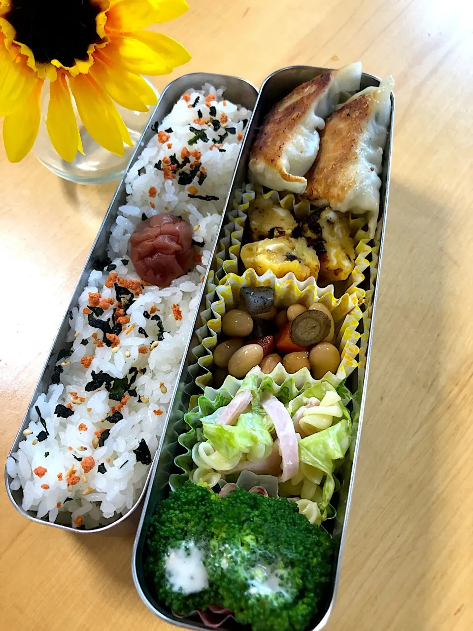 餃子 卵焼き マカロニサラダ 大豆五目煮 ブロッコリー🥦弁当|Kumiko Kimuraさん