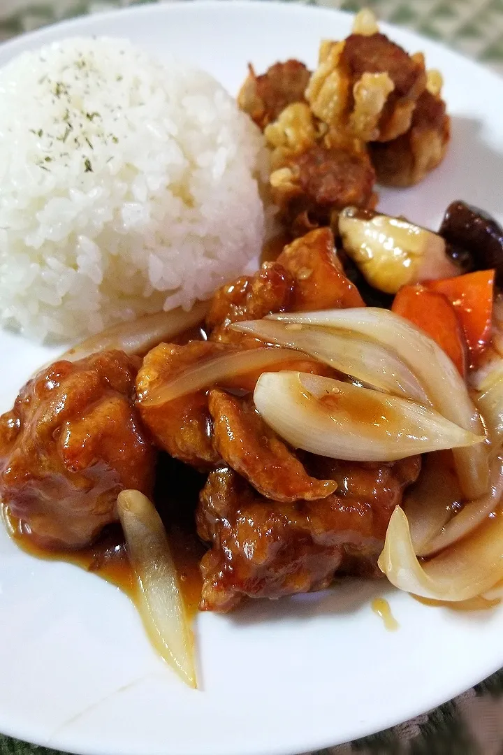 酢鶏と揚げ焼売のワンプレート|🍴ナッペKさん