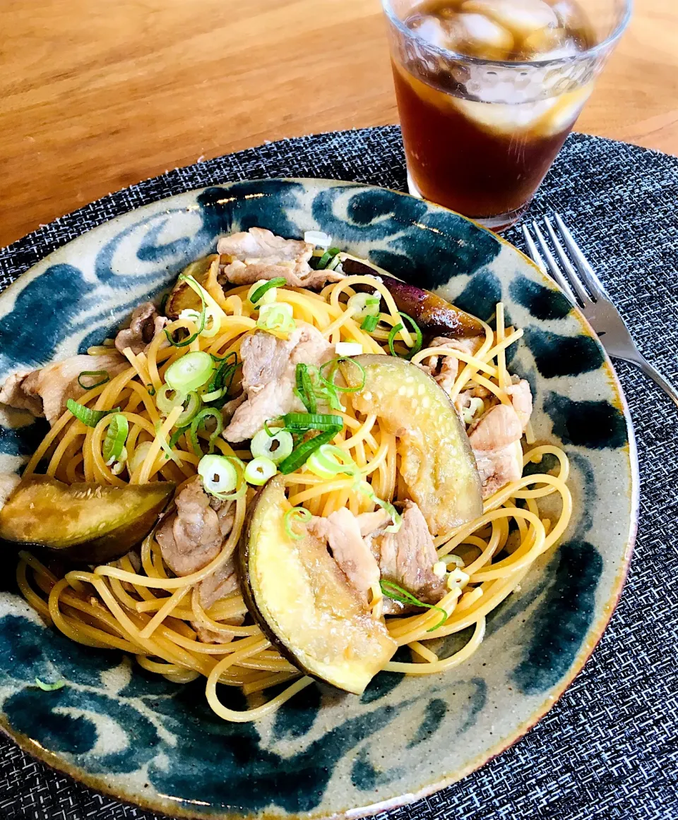 Snapdishの料理写真:今日のお家で一人ランチは
ナスと豚肉のぽん酢パスタ✨|ミッチ☆ママさん