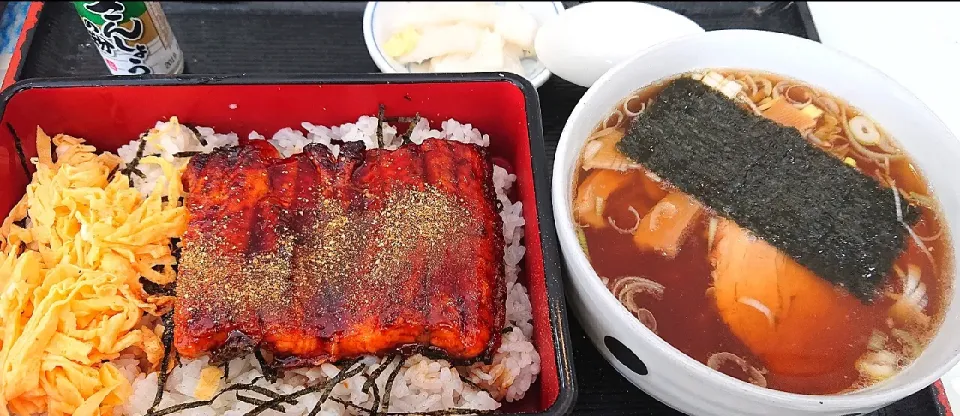 うなじゅうとラーメン|哲さん