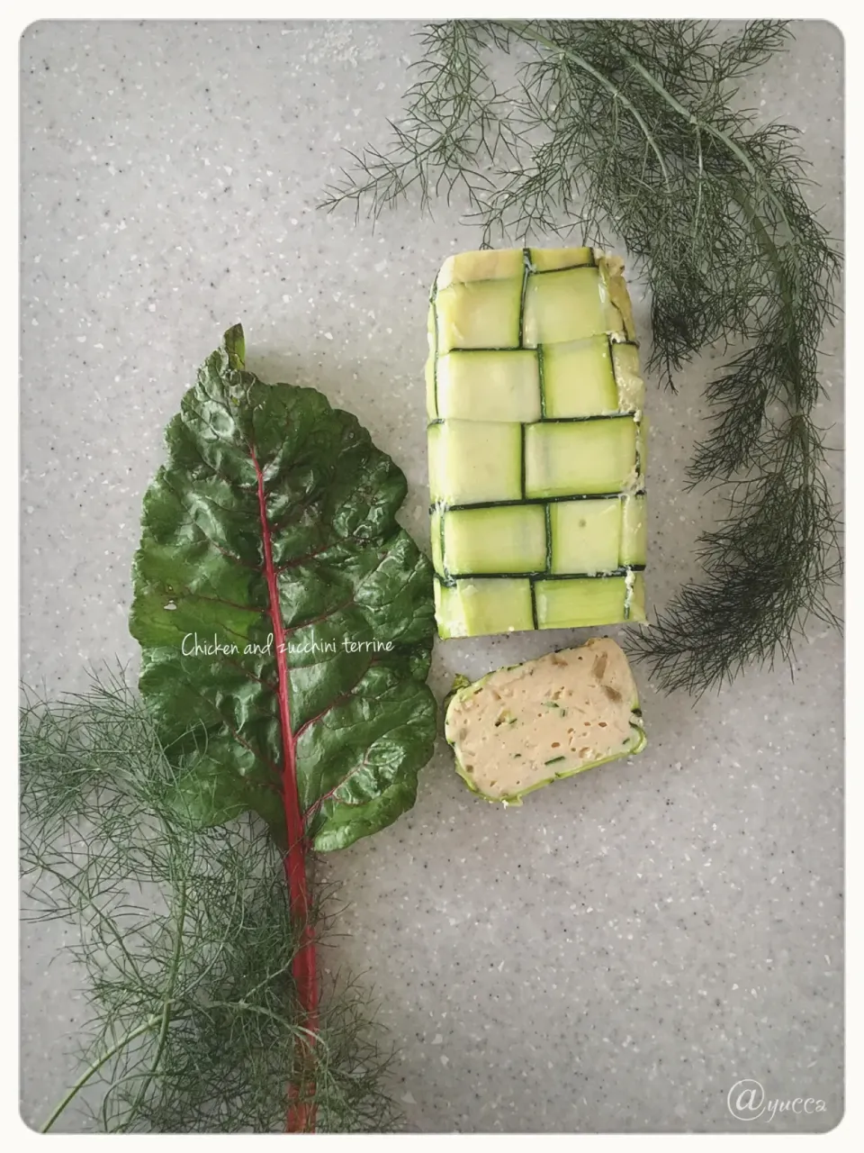 izoomさんの料理 ズッキーニの平織りシートで包んだチキンローフ 【Chicken and zucchini terrine Chicken loaf wrapped w/ zucchini plain weave sheet】ズッキーニのテリーヌ|yucca@さん