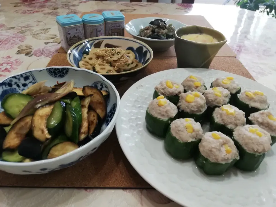 Snapdishの料理写真:令和元年7/19
きょうのおすすめはピーマンしゅうまい(味の素)、冷たい茶わん蒸し、きゅうりと茄子の胡麻油昆布茶漬け、蓮根のきんぴら😆|たえさん