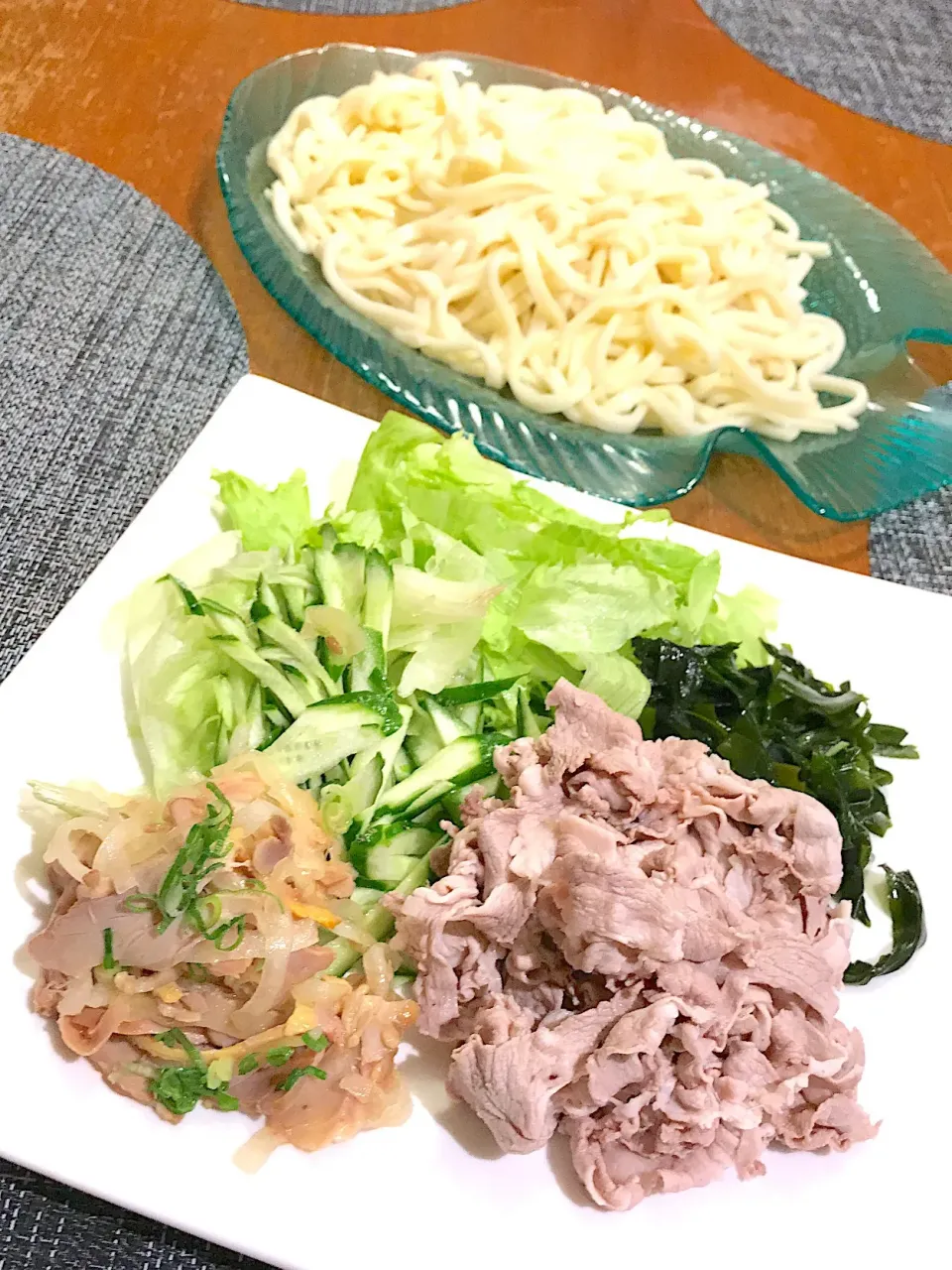 冷しゃぶサラダうどん|とみぃさん