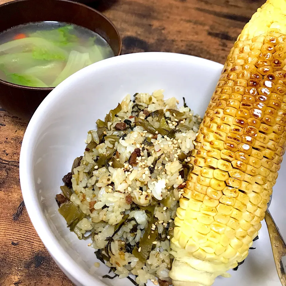 高菜炒飯、トウモロコシ、スープ|あさちゃんさん