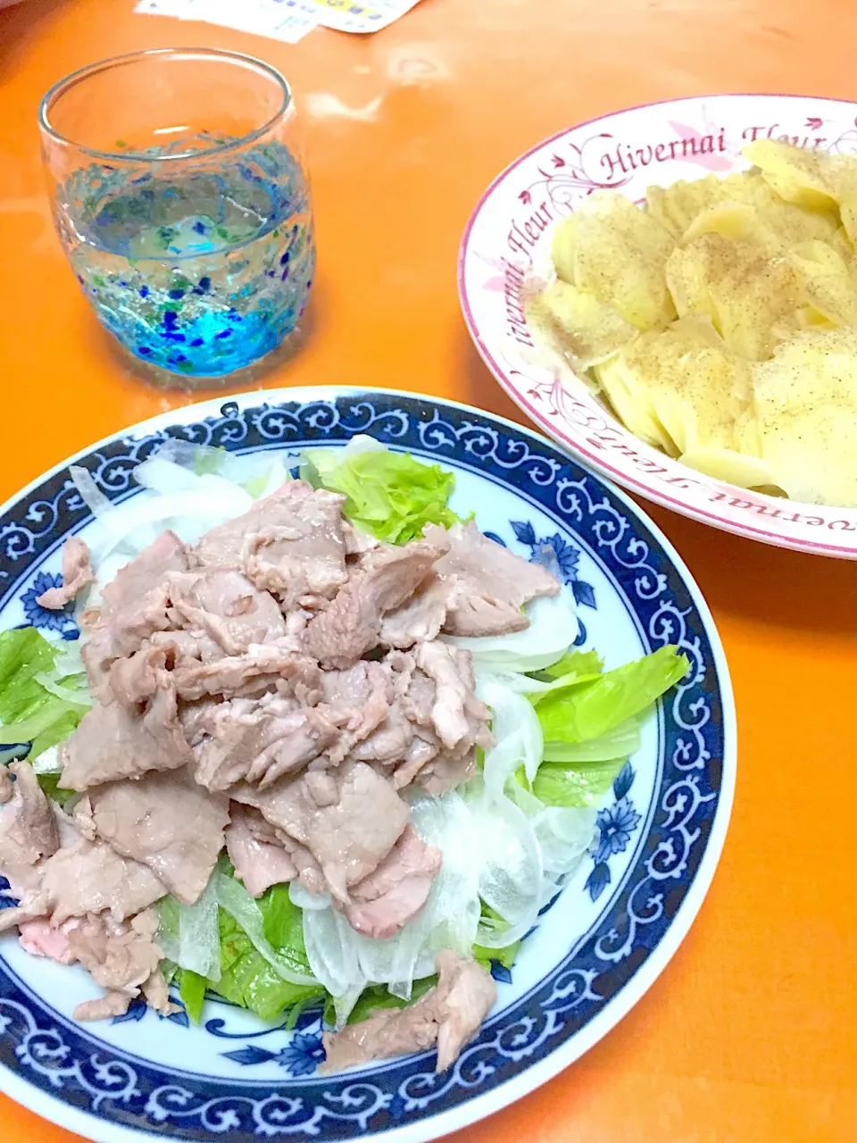 Snapdishの料理写真:#豚肉のサッパリサラダ#揚げないポテトチップス風 #毎日しっかりごはん#ダイエット夏バテ防止|tomoさん