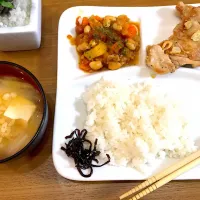 今日のワンプレート。ポークビーンズ チキンステーキハーフ 白菜のお味噌汁|msさん