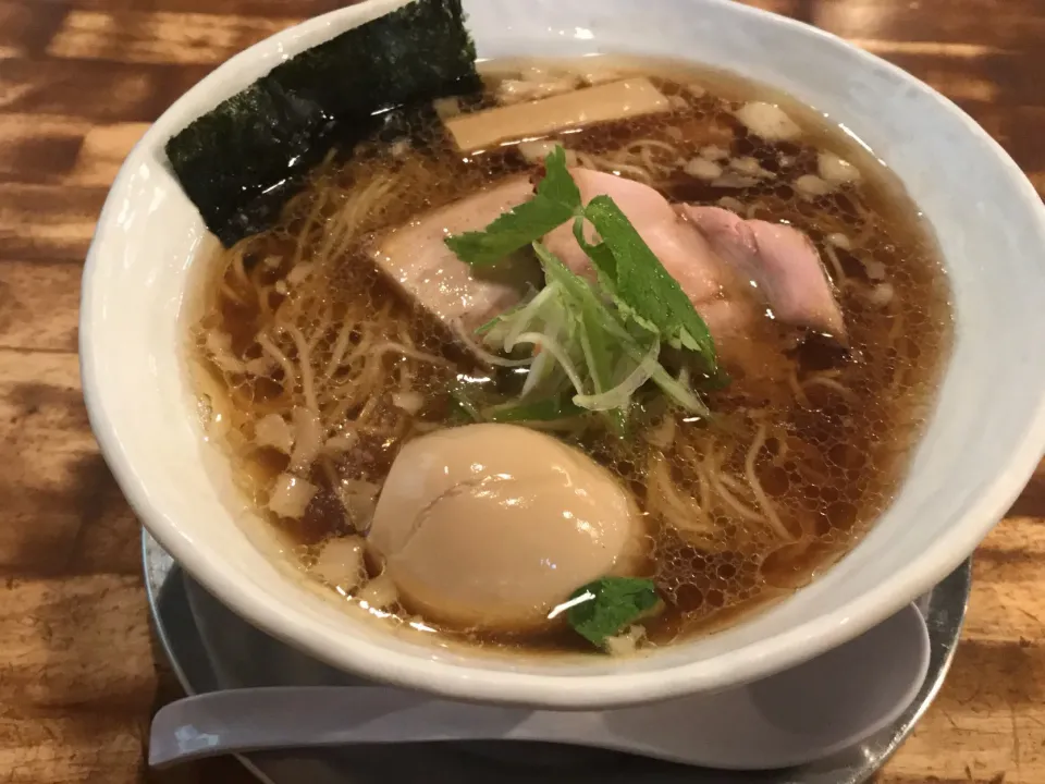 Snapdishの料理写真:背脂醤油味玉らぁ麺（大盛り）🍜|まさとさん