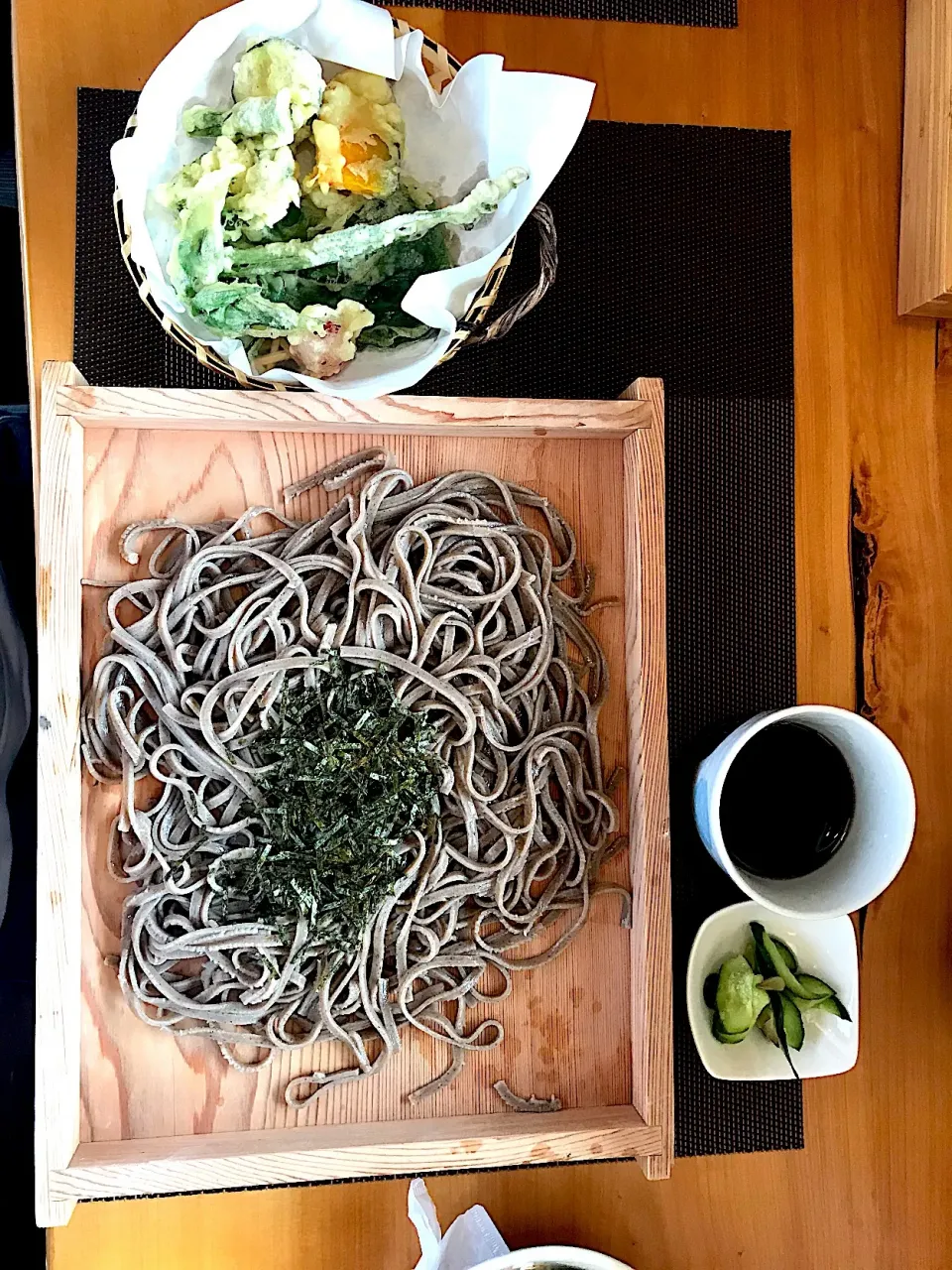 Snapdishの料理写真:十割月山蕎麦さらい 板蕎麦 山菜天ぷら添|なお🅿️さん