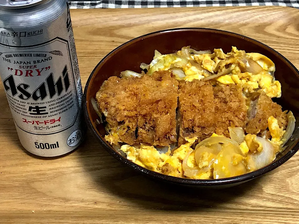 Snapdishの料理写真:今日の夕食
☆カツ丼
☆ビール🍺|まぁたんさん