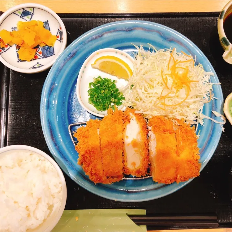 Snapdishの料理写真:みぞれチキンカツ定食|しんいっちゃんさん