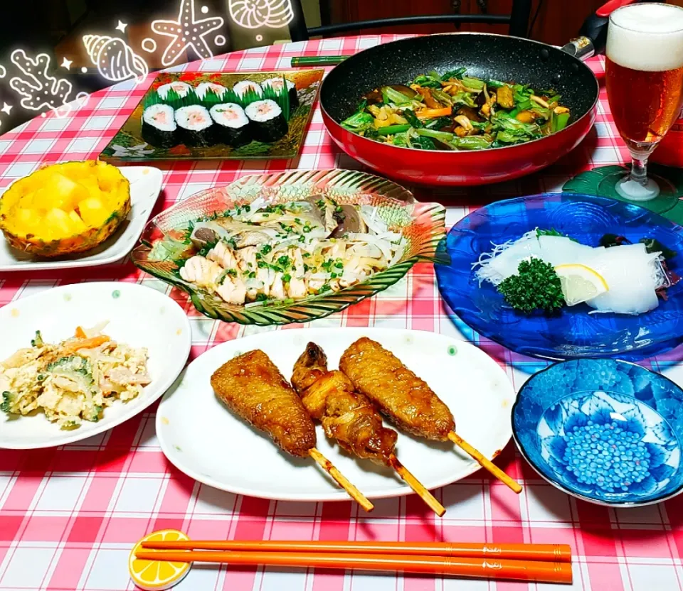 🍀前日の焼き肉の残り野菜と
　 小松菜の味噌炒め
🍀鰹とサ－モンのたたき
🍀イカのお刺身
🍀つくねとネギまの焼き鳥
🍀ゴ－ヤチャンプル
🍀ネギとろ巻き
🍀パイナップル🍍|yukaringoさん