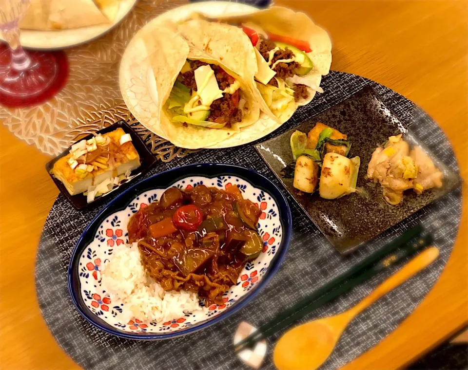 夏野菜たっぷりカレー   トルティーヤ タコス風   かぶ 厚揚げ おかか醤油炒め   ネギ塩チキン   厚揚げ 生姜みょうがネギがけ|nana 🍅さん