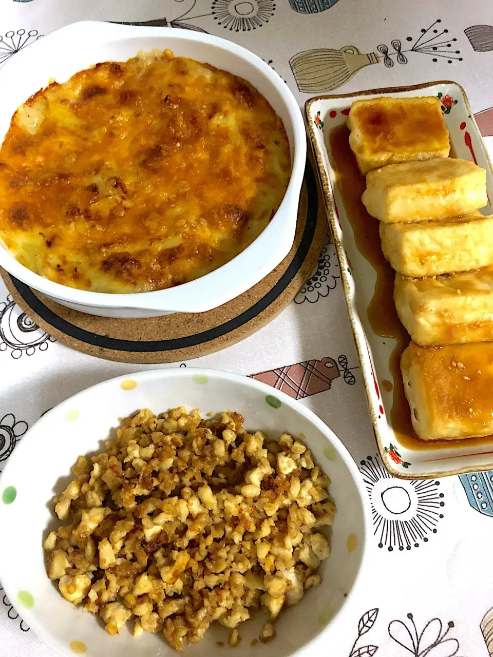 豆腐ステーキ&豆腐そぼろとジャガイモのグラタン🥔|keijiさん