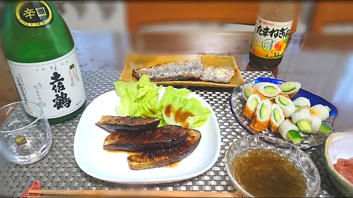 ナス🍆の肉詰め
太刀魚の塩焼き🐟
ちくわキュウリ🥒
糸もずく酢・いかの塩辛🍶|bisenさん