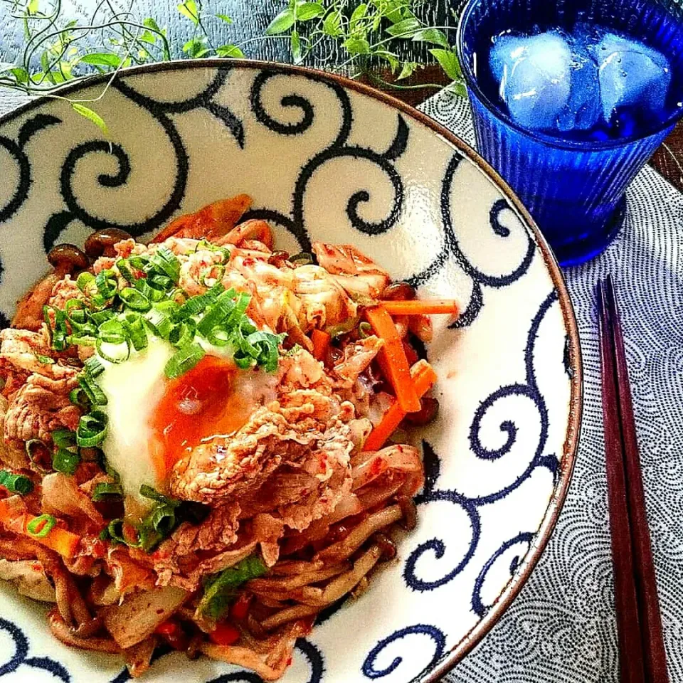 Snapdishの料理写真:慶キムチの素で豚しゃぶ冷やしキムチうどん作りました💕|瑞さん