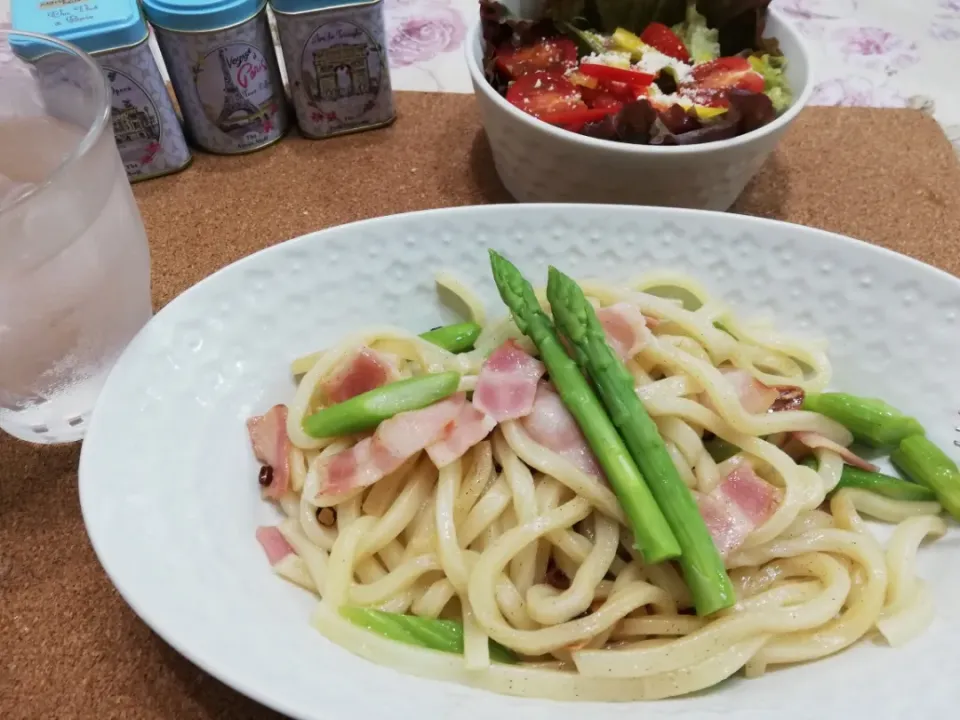 令和元年7/22
アスパラとベーコンのペペロンチーノ風うどんでブランチ🥗|たえさん